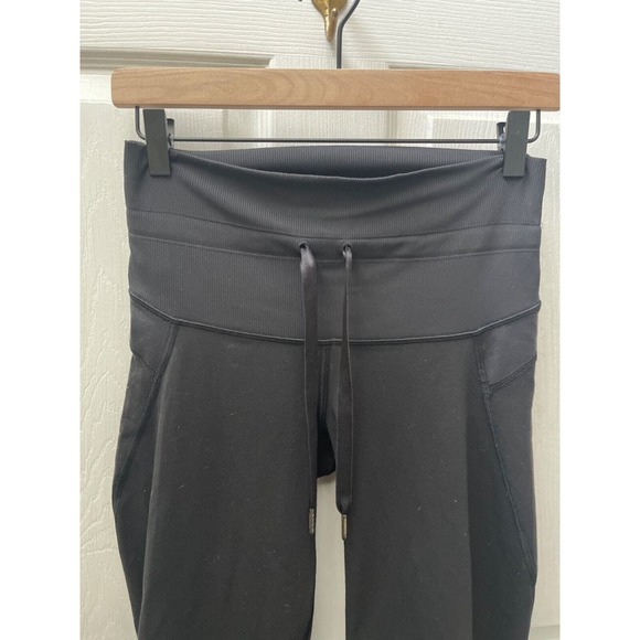 Lululemon 35801 106259 Z4 black cropped drawstring leggings size 6 - Picture 2 of 6